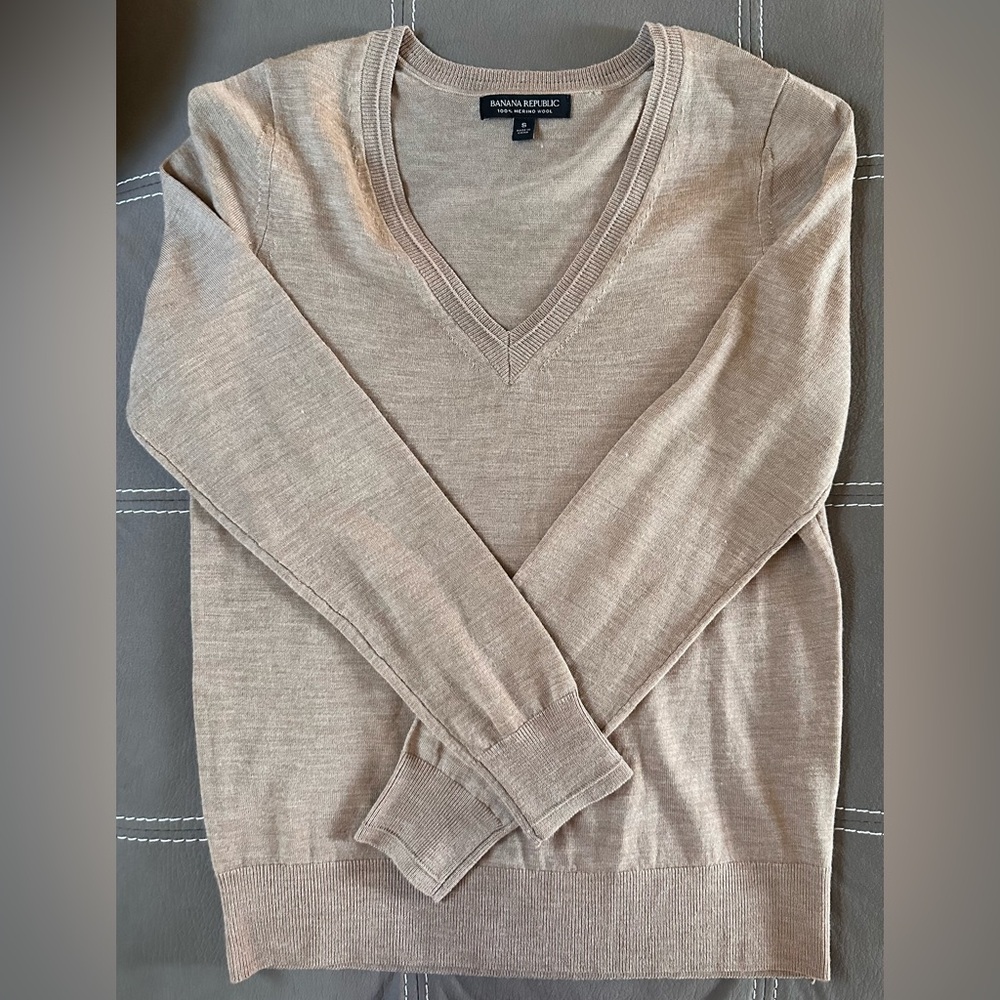 Banana Republic V-neck Cardigan in Light Camel